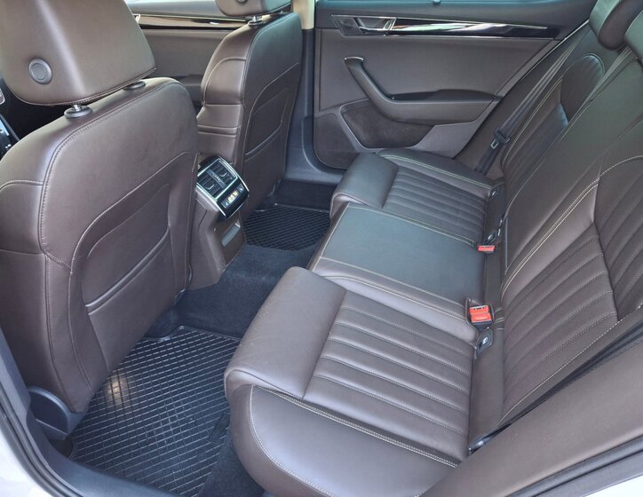 Škoda Superb Sedan / Limuzína 2,0 l 110 kw