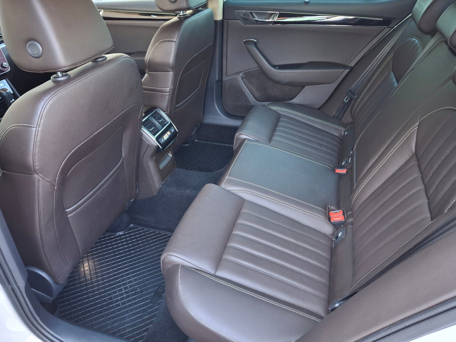 Škoda Superb Sedan / Limuzína 2,0 l 110 kw