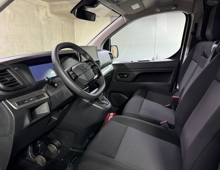 Toyota ProAce 9