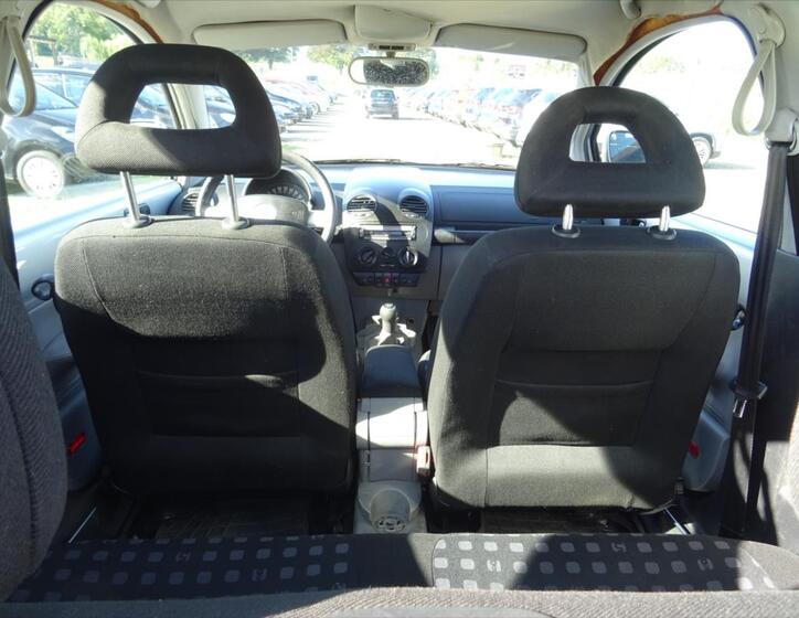 Volkswagen New Beetle 14