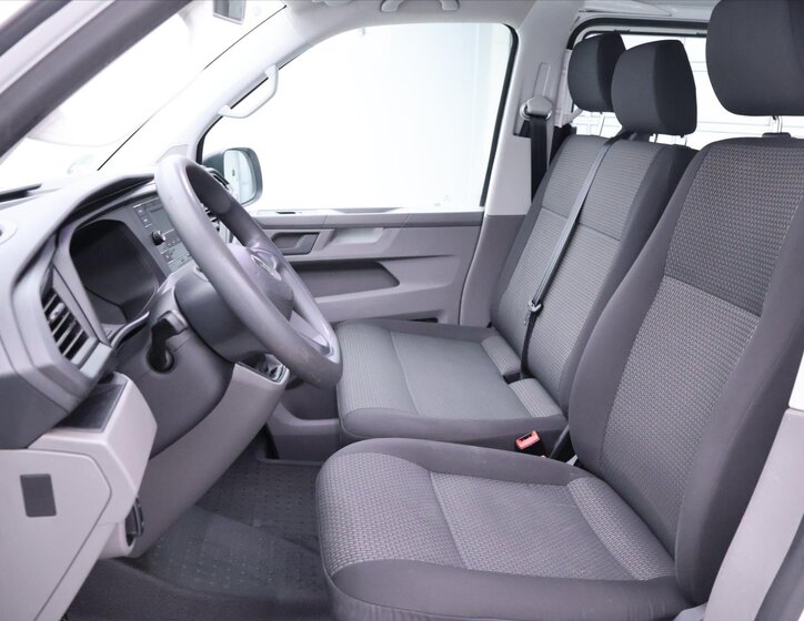 Volkswagen Transporter Kombi 2,0 l 81 kw