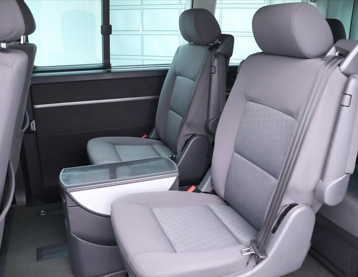 Volkswagen Multivan 18