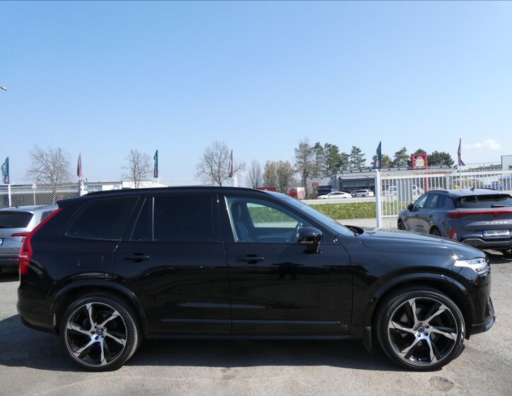Volvo XC90 SUV / Terénní 2,0 l 228 kw