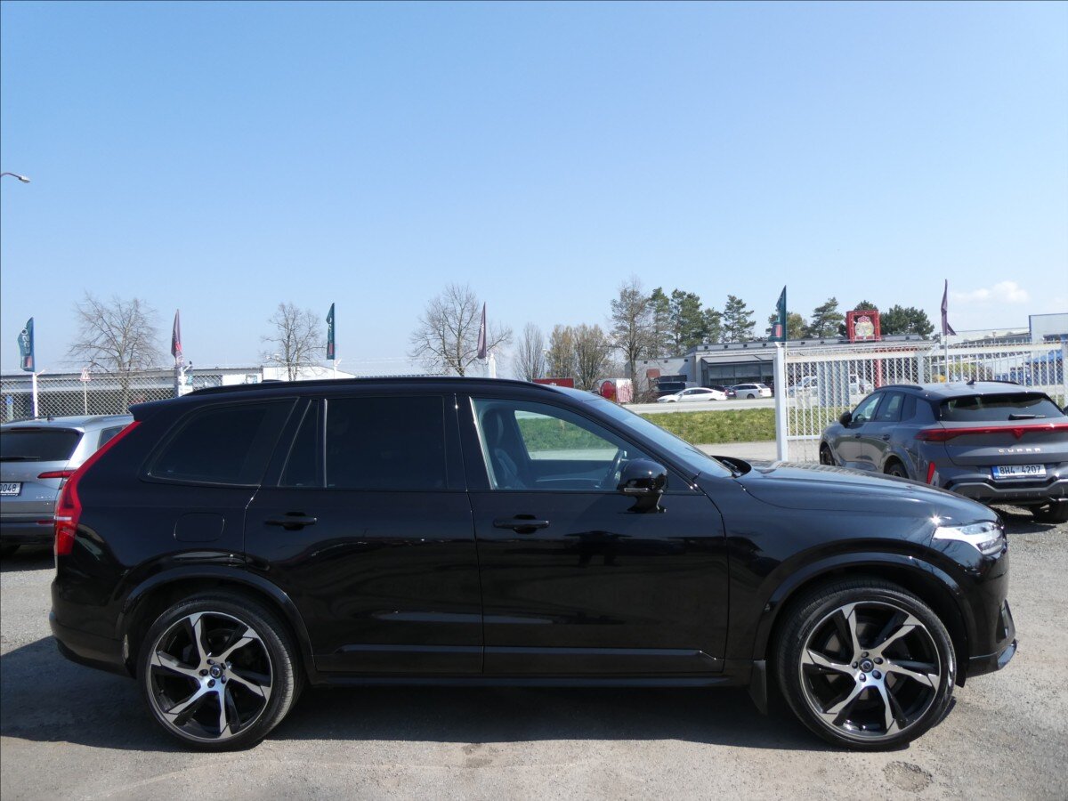 Volvo XC90 SUV / Terénní 2,0 l 228 kw