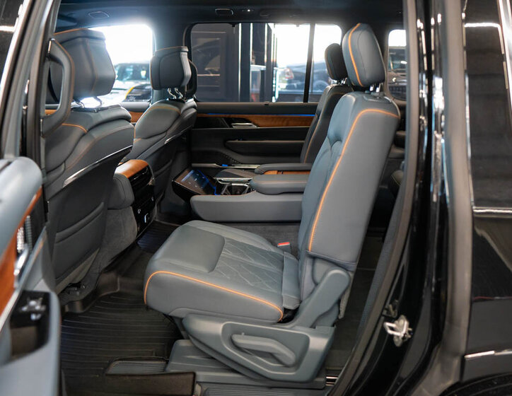 Jeep Grand Wagoneer SUV 6,4 l 351 kw