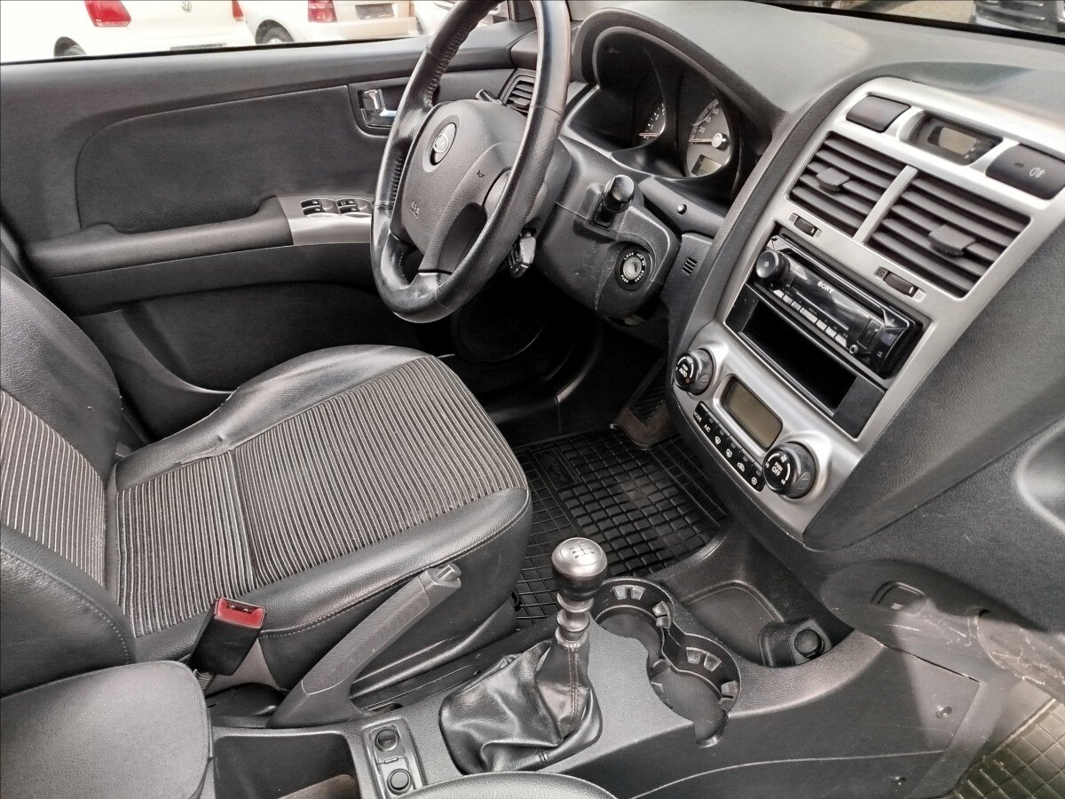KIA Sportage SUV / Terénní 2,0 l 103 kw