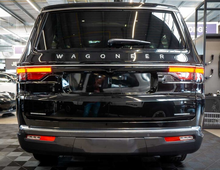 Jeep Wagoneer 5