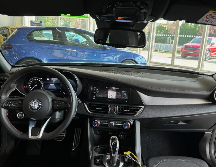 Alfa Romeo Giulia 19
