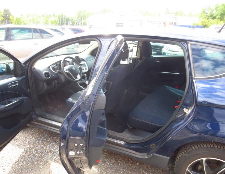 Lancia Delta Hatchback 1,4 l 88 kw