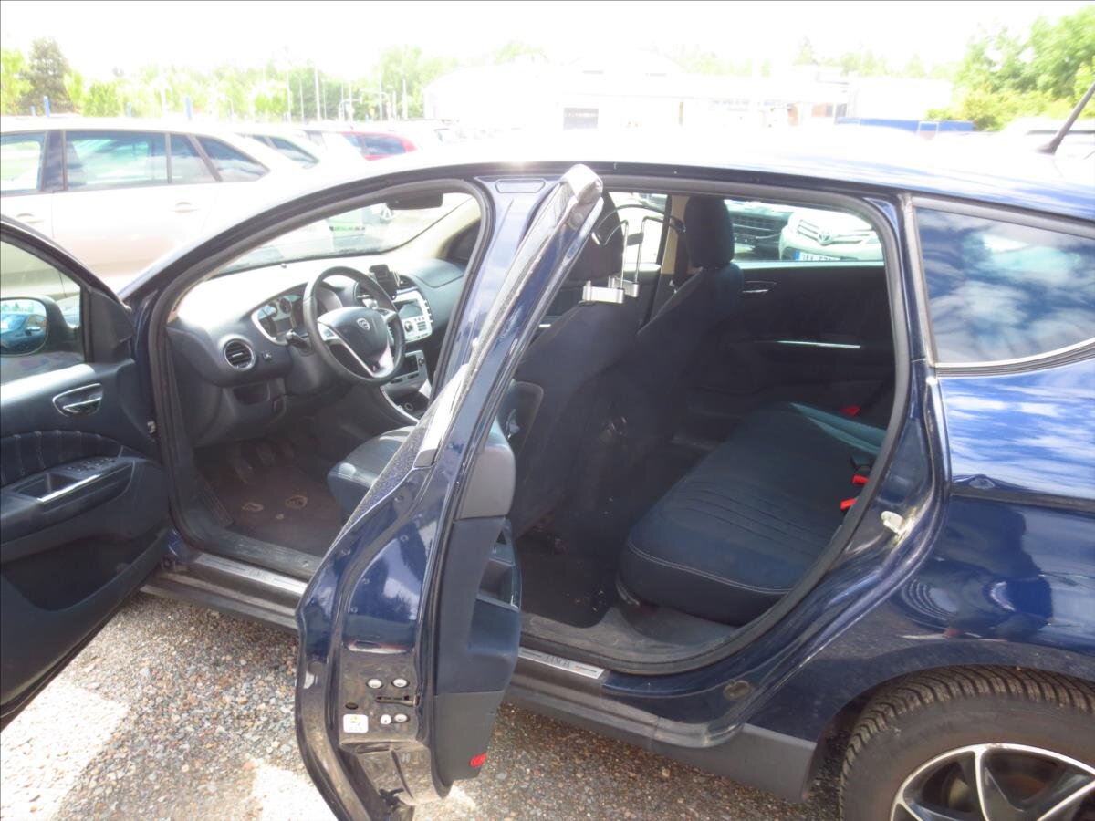 Lancia Delta Hatchback 1,4 l 88 kw