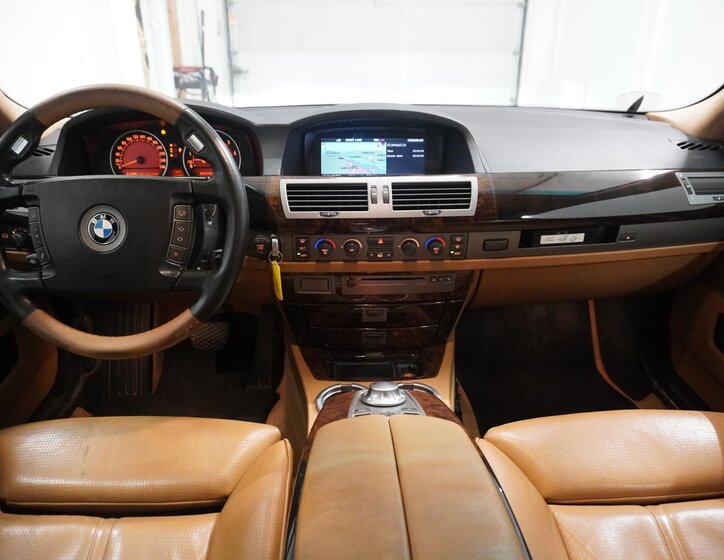 BMW Řada 7 Sedan 6,0 l 327 kw