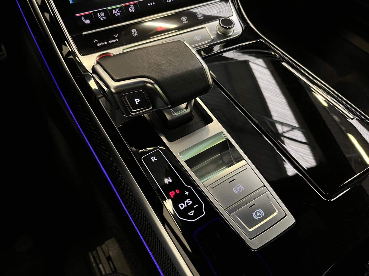 Audi S8 Sedan / Limuzína 4,0 l 420 kw