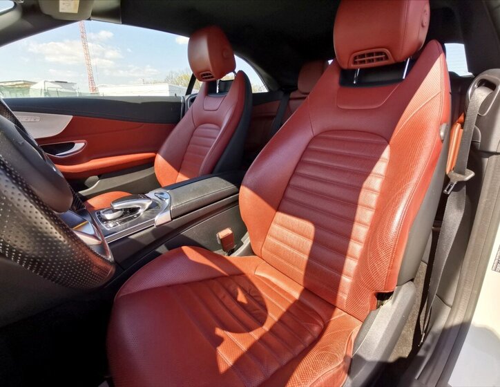 Mercedes-Benz Třídy C Kabriolet 2,0 l 180 kw