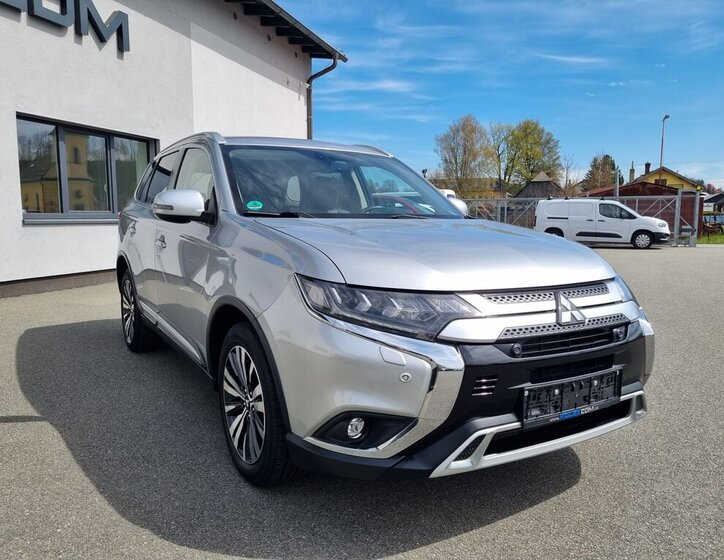 Mitsubishi Outlander SUV / Terénní 2,0 l 110 kw