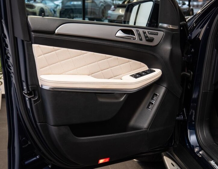 Mercedes-Benz GL SUV 4,7 l 320 kw