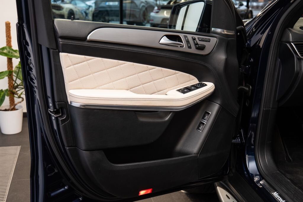 Mercedes-Benz GL SUV 4,7 l 320 kw