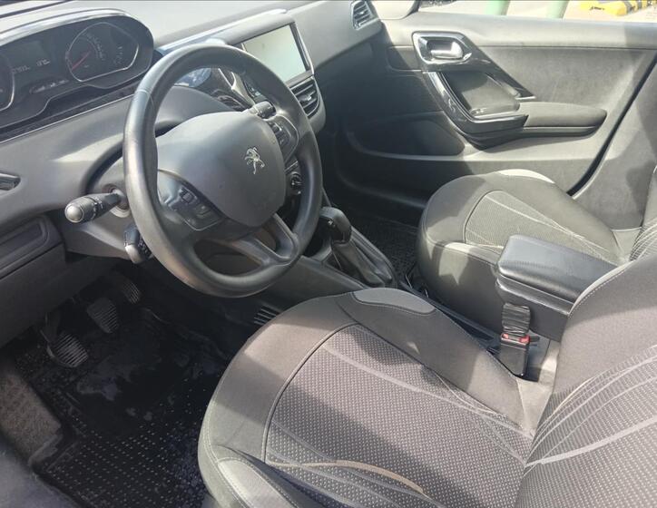Peugeot 208 18