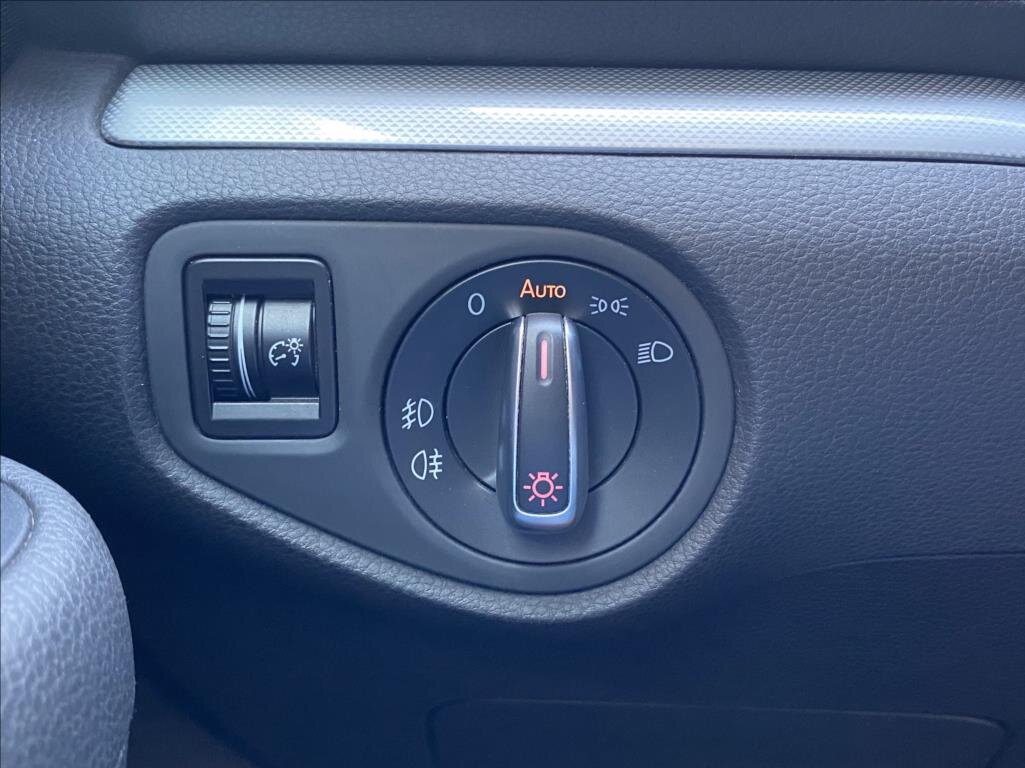 Volkswagen Sharan MPV 2,0 l 103 kw