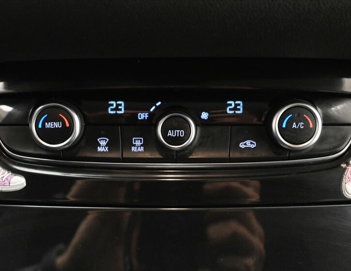 Opel Grandland X SUV 1,6 l 88 kw