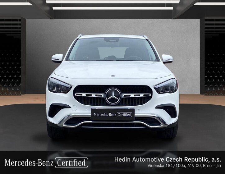 Mercedes-Benz GLA 8