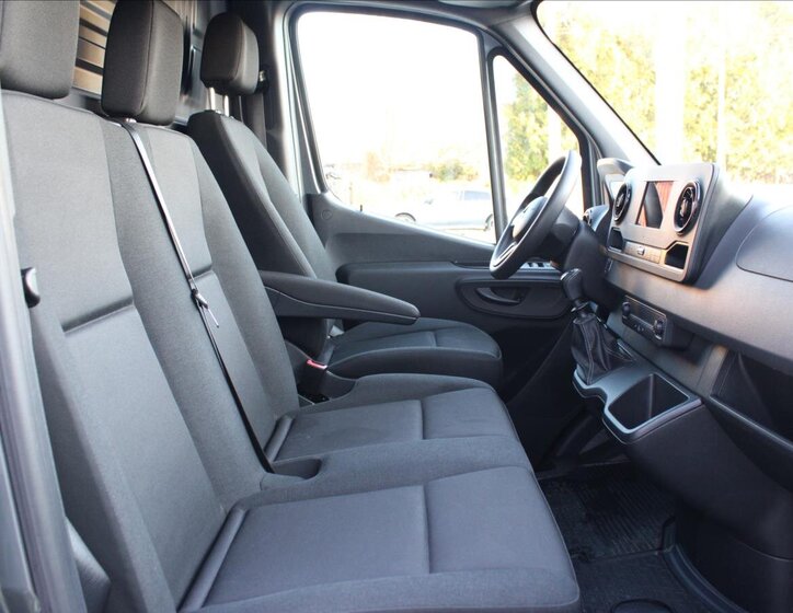 Mercedes-Benz Sprinter 12