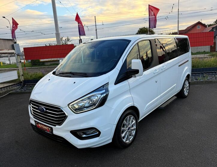 Ford Tourneo Custom 1