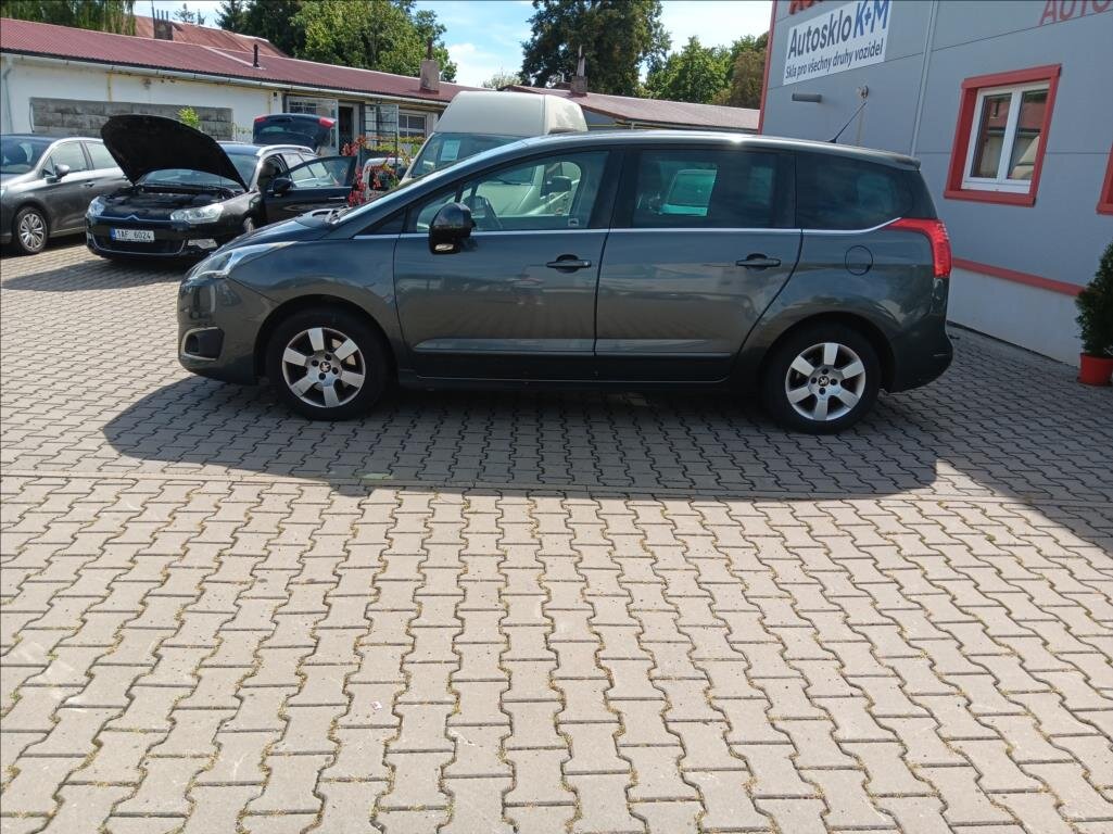 Peugeot 5008 MPV 1,6 l 88 kw