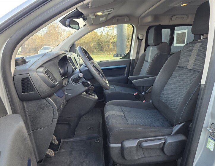 Peugeot Traveller 11