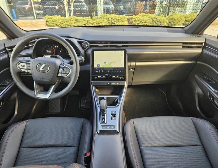 Lexus LBX SUV / Terénní 1,5 l 100 kw