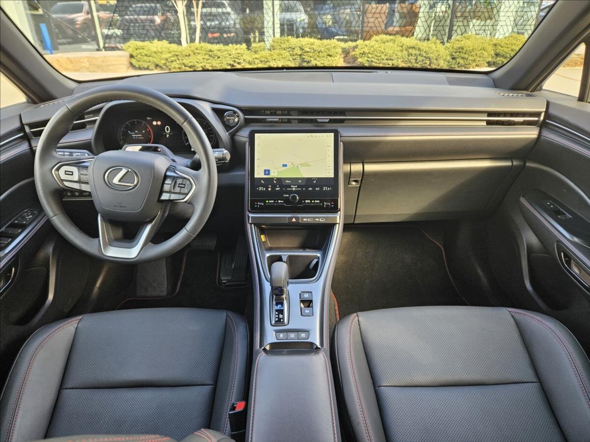 Lexus LBX SUV / Terénní 1,5 l 100 kw