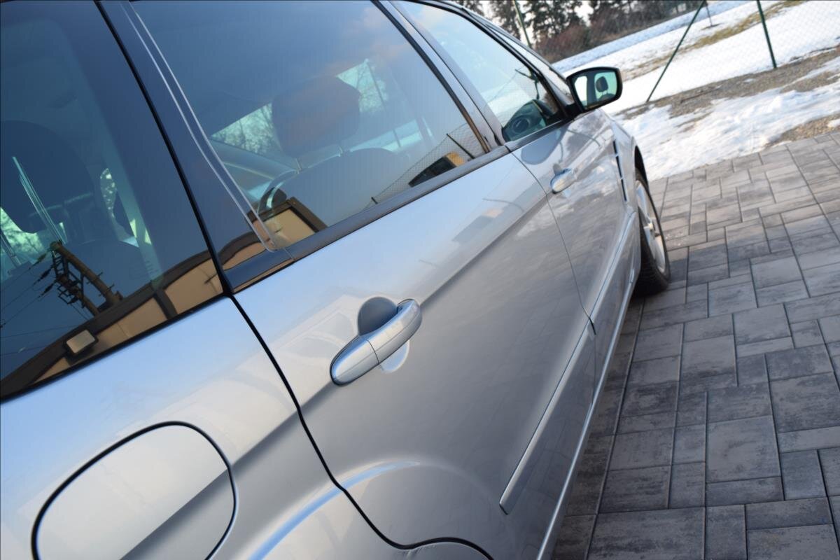 Ford S-MAX MPV 2,0 l 107 kw