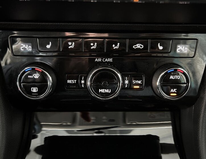 Škoda Superb Sedan / Limuzína 1,4 l 110 kw