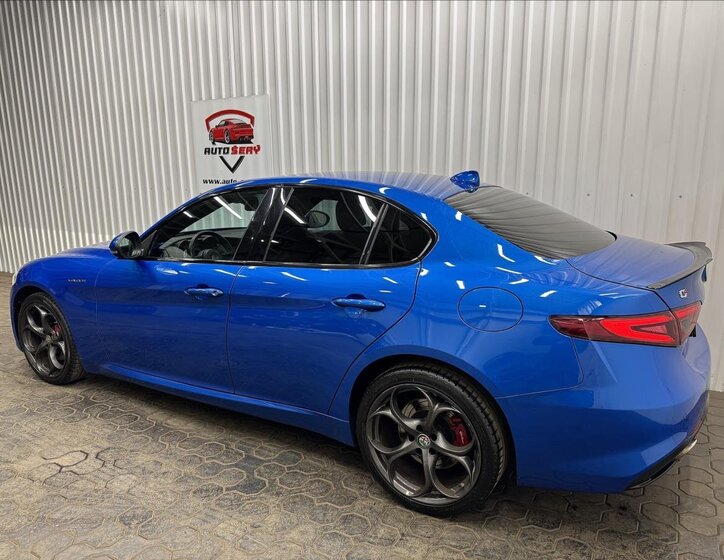 Alfa Romeo Giulia Sedan / Limuzína 2,0 l 206 kw