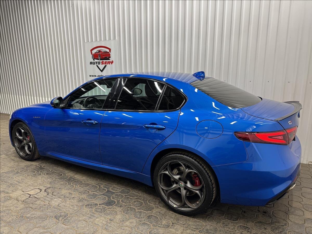 Alfa Romeo Giulia Sedan / Limuzína 2,0 l 206 kw