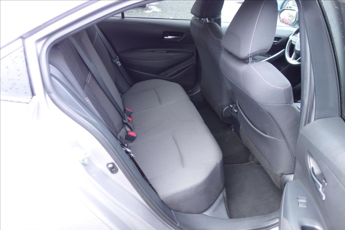 Toyota Corolla Sedan / Limuzína 1,6 l 97 kw