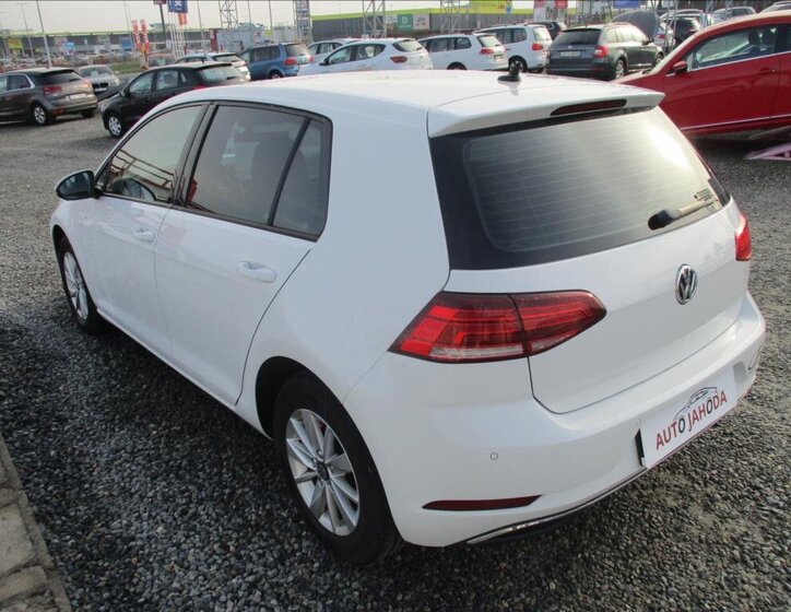 Volkswagen Golf Hatchback 999,0 63 kw