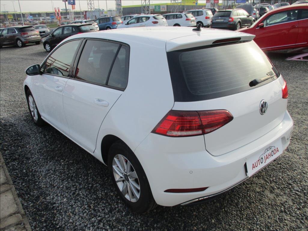 Volkswagen Golf Hatchback 999,0 63 kw