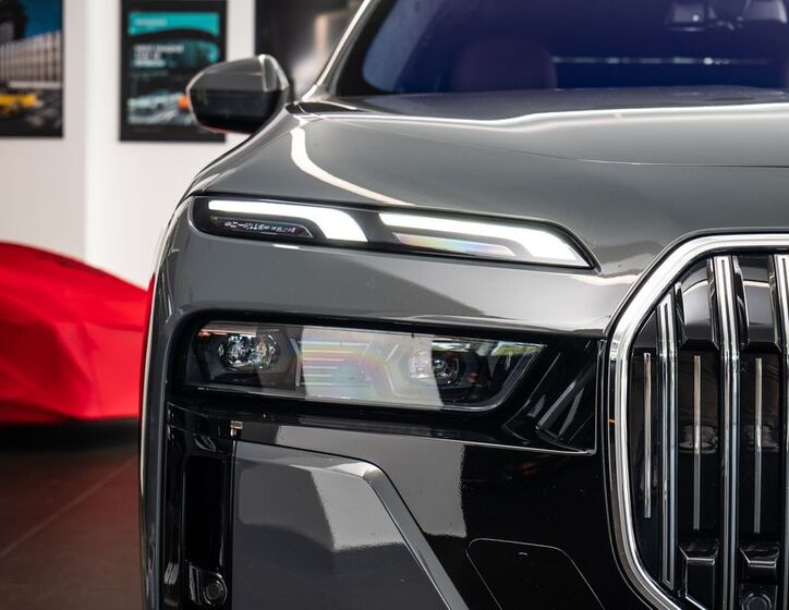BMW i7 26