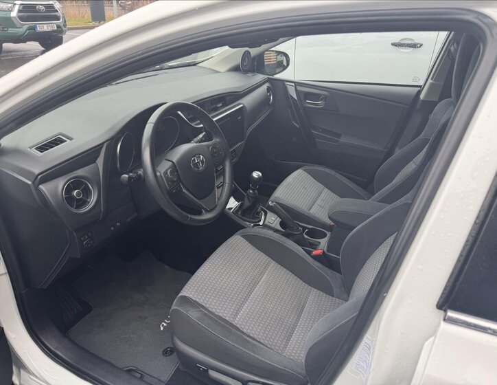 Toyota Auris Kombi 1,6 l 97 kw