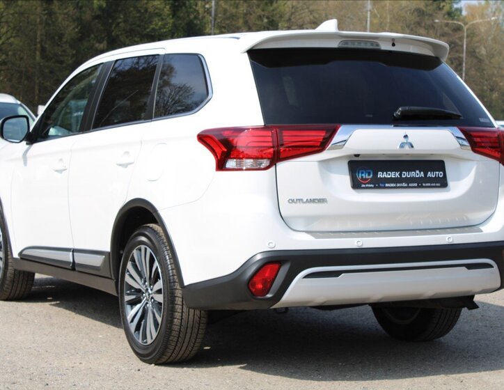 Mitsubishi Outlander SUV / Terénní 2,0 l 110 kw