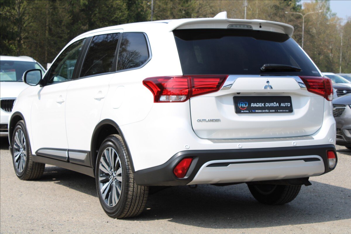 Mitsubishi Outlander SUV / Terénní 2,0 l 110 kw
