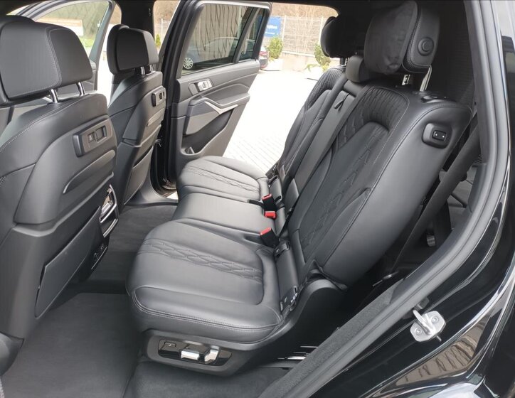 BMW X7 SUV / Terénní 4,4 l 390 kw