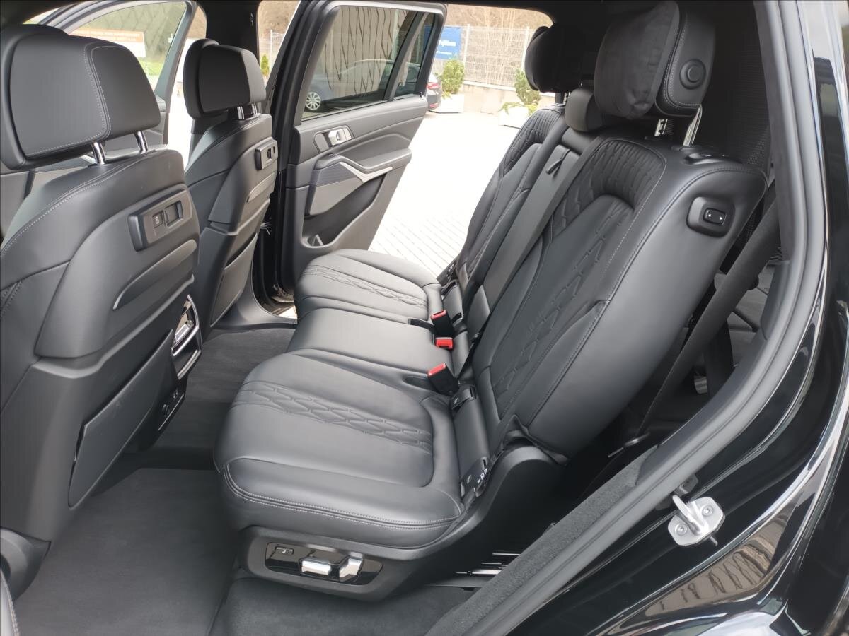 BMW X7 SUV / Terénní 4,4 l 390 kw