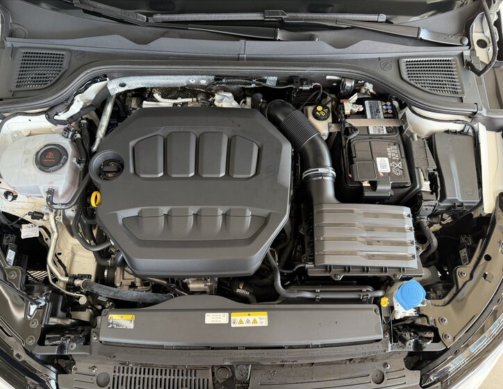 Volkswagen Golf Hatchback 2,0 l 221 kw