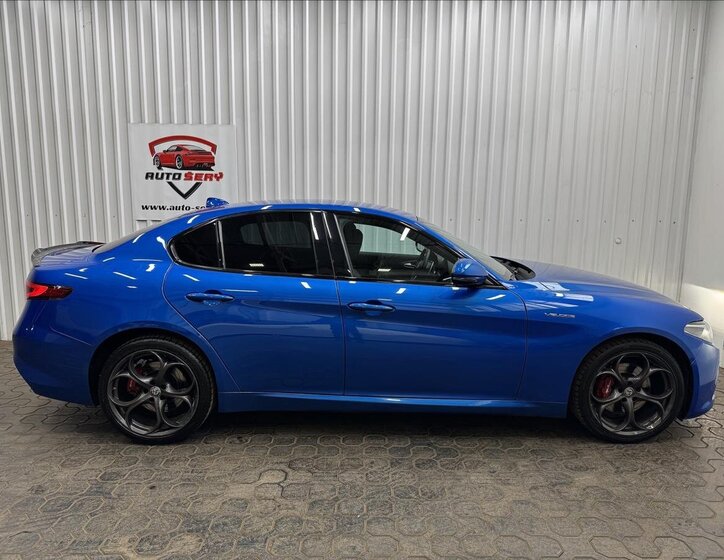 Alfa Romeo Giulia Sedan / Limuzína 2,0 l 206 kw