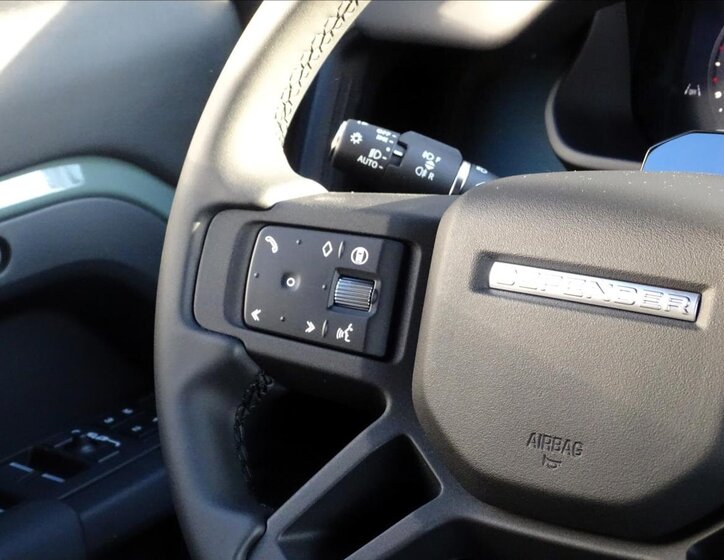 Land Rover Defender SUV 3,0 l 257 kw