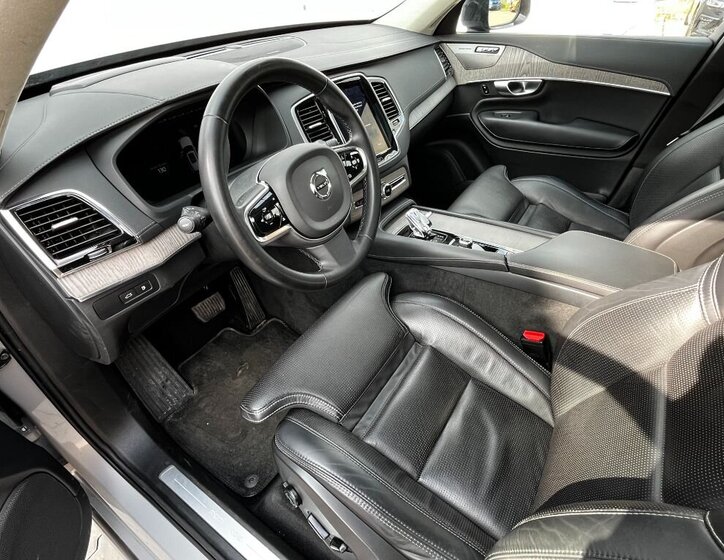 Volvo XC90 SUV / Terénní 2,0 l 335 kw