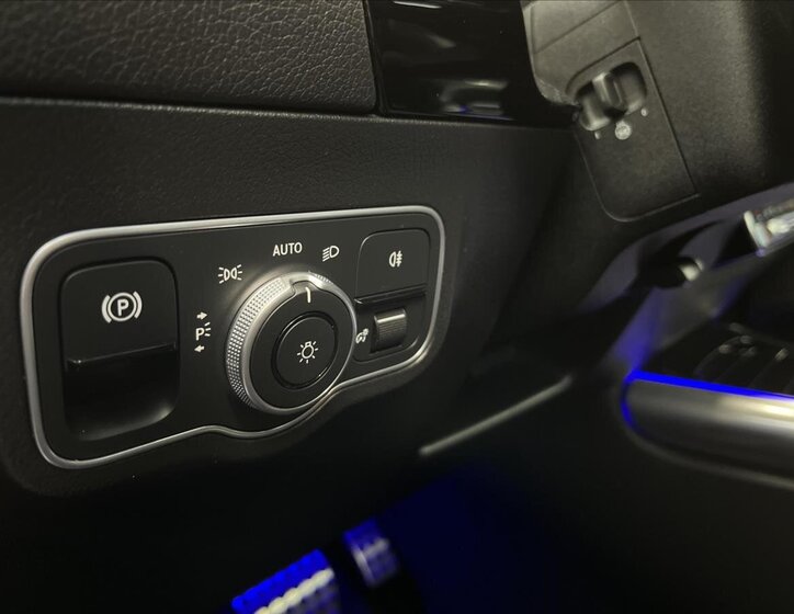 Mercedes-Benz GLA 11