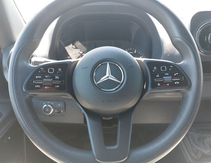 Mercedes-Benz Sprinter 17
