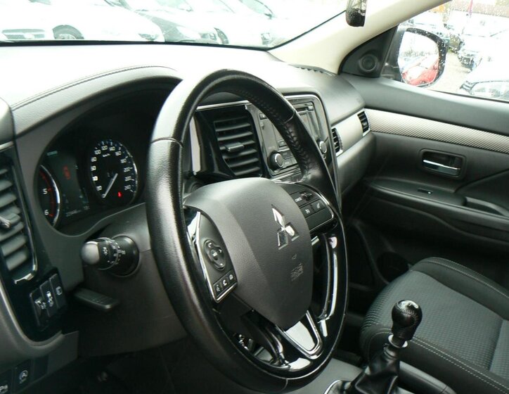 Mitsubishi Outlander 10